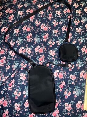Lululemon modular phone crossbody with detachable pouch (with flaw)